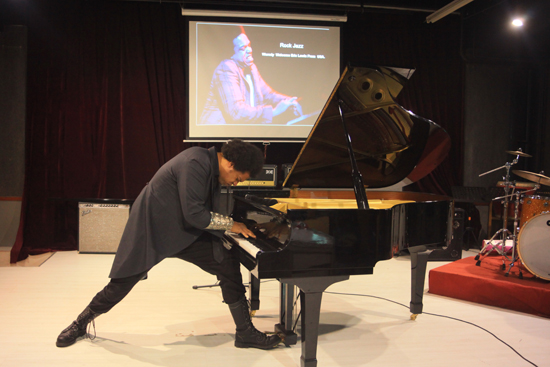 美国摇滚爵士钢琴大师做客北京现代音乐学院大师讲堂